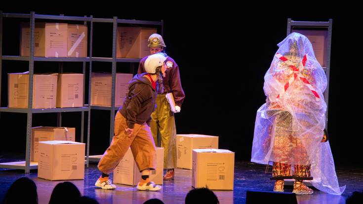 'Mamuak ezagutzera joan zen umea' antzezlanaren zati bat