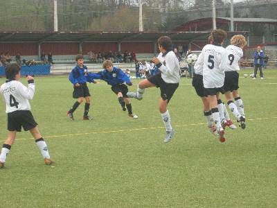 Ostadarreko Futbol Eskolak asteazkenean egingo du lehen entrenamendua