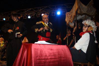 Patxi zaharra berpiztu zen Santa Ana parodian