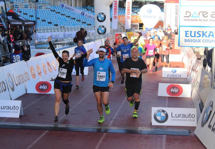 Herritarrak Donostiako 39. Maratoian lasterka
