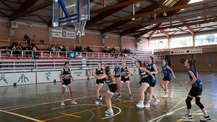 Errendimendu mailako saskibaloi taldeak igoera fasearen bila