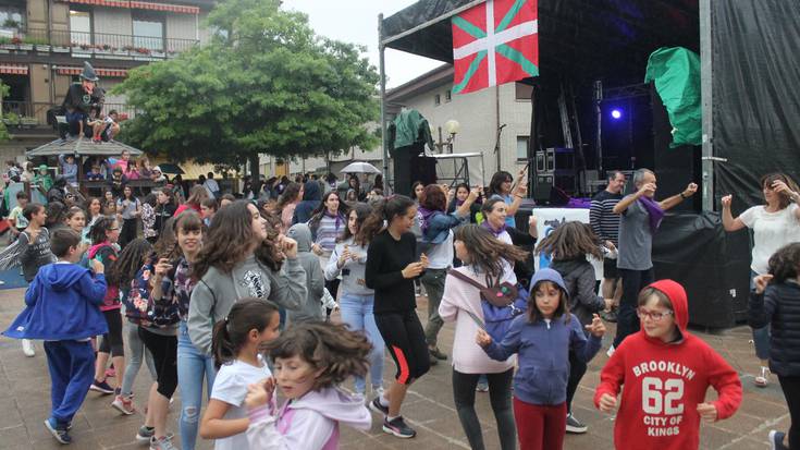 Jaitsi da Teresa sorgina Zabaletara