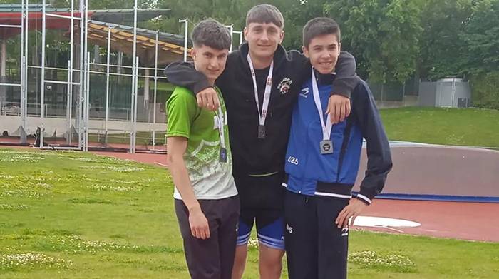 Ostadarreko atletek hiru domina jantzi dituzte 18 urtez azpiko Euskadiko txapelketan