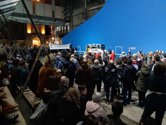 Erraustegiaren aurkako manifestazio jendetsua Usurbilen