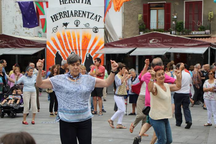 San Pedro Jaiak: kantu dantza jira